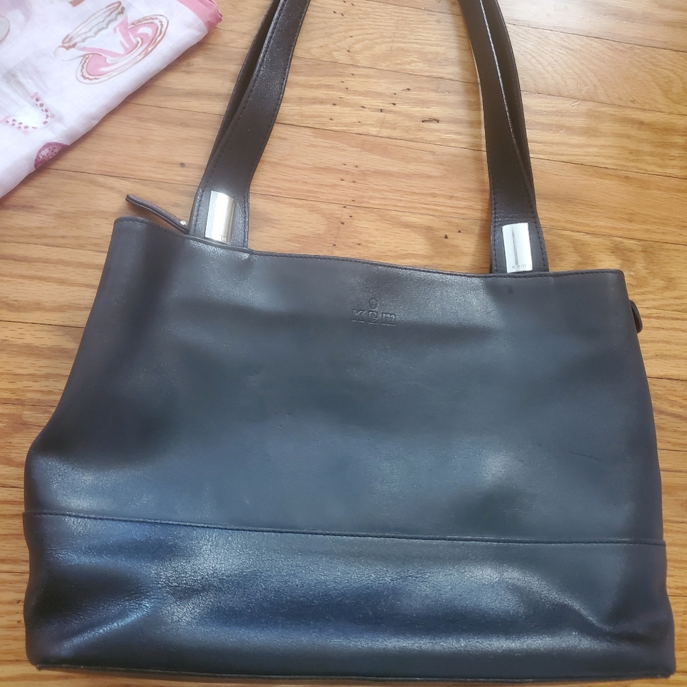 Kem Genuine  Black Leather Shoulder ZipperBag Womens.